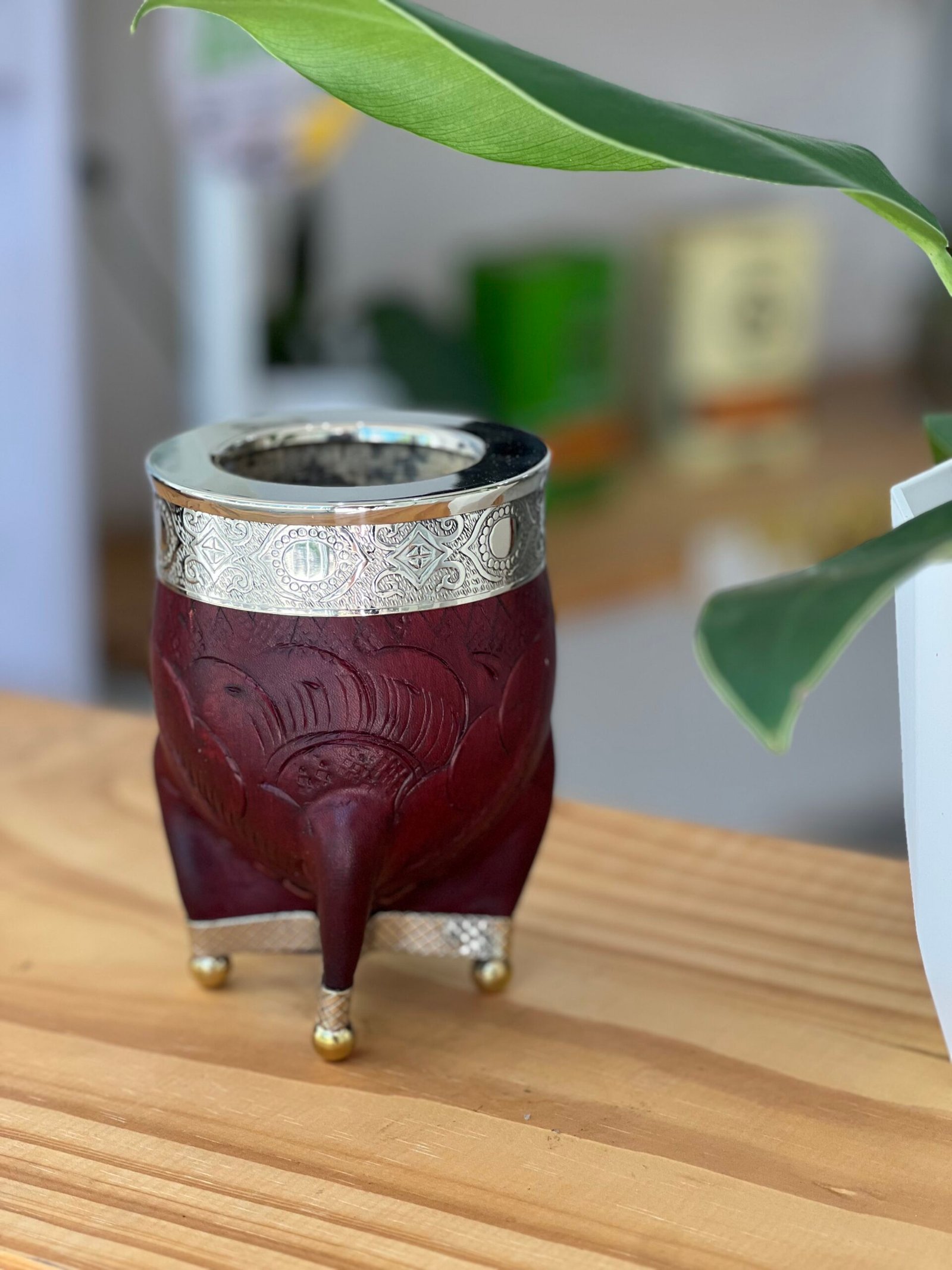 Imperial cuero repujado con base de alpaca - Imagen 3