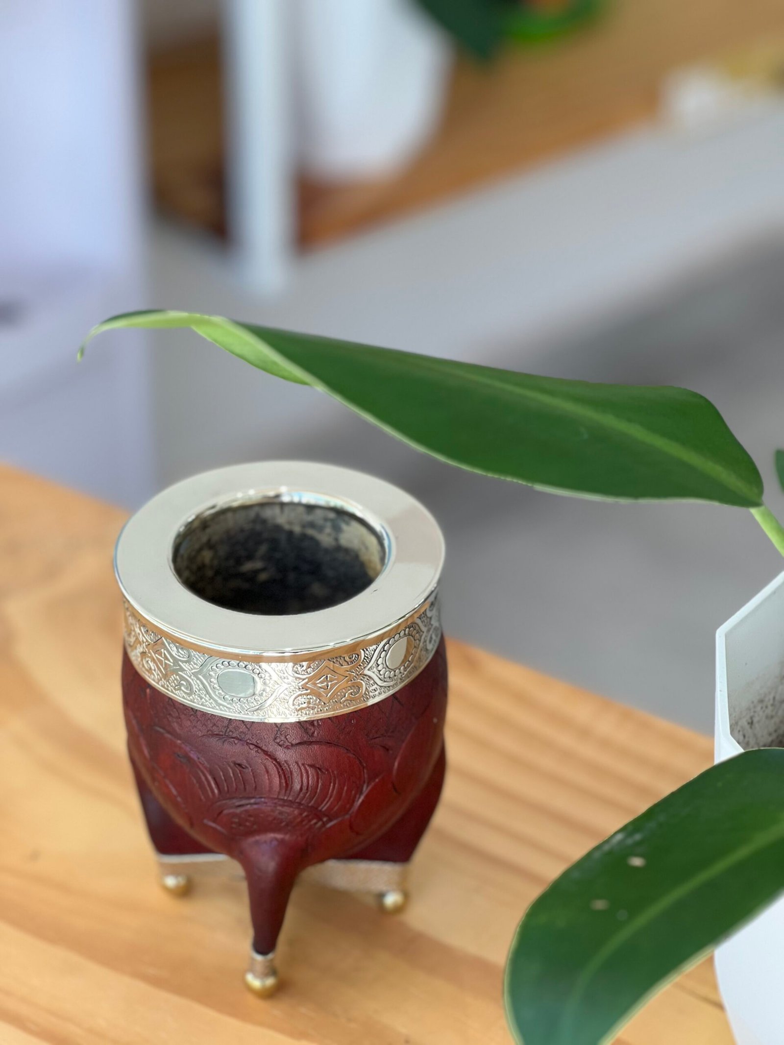 Imperial cuero repujado con base de alpaca - Imagen 4